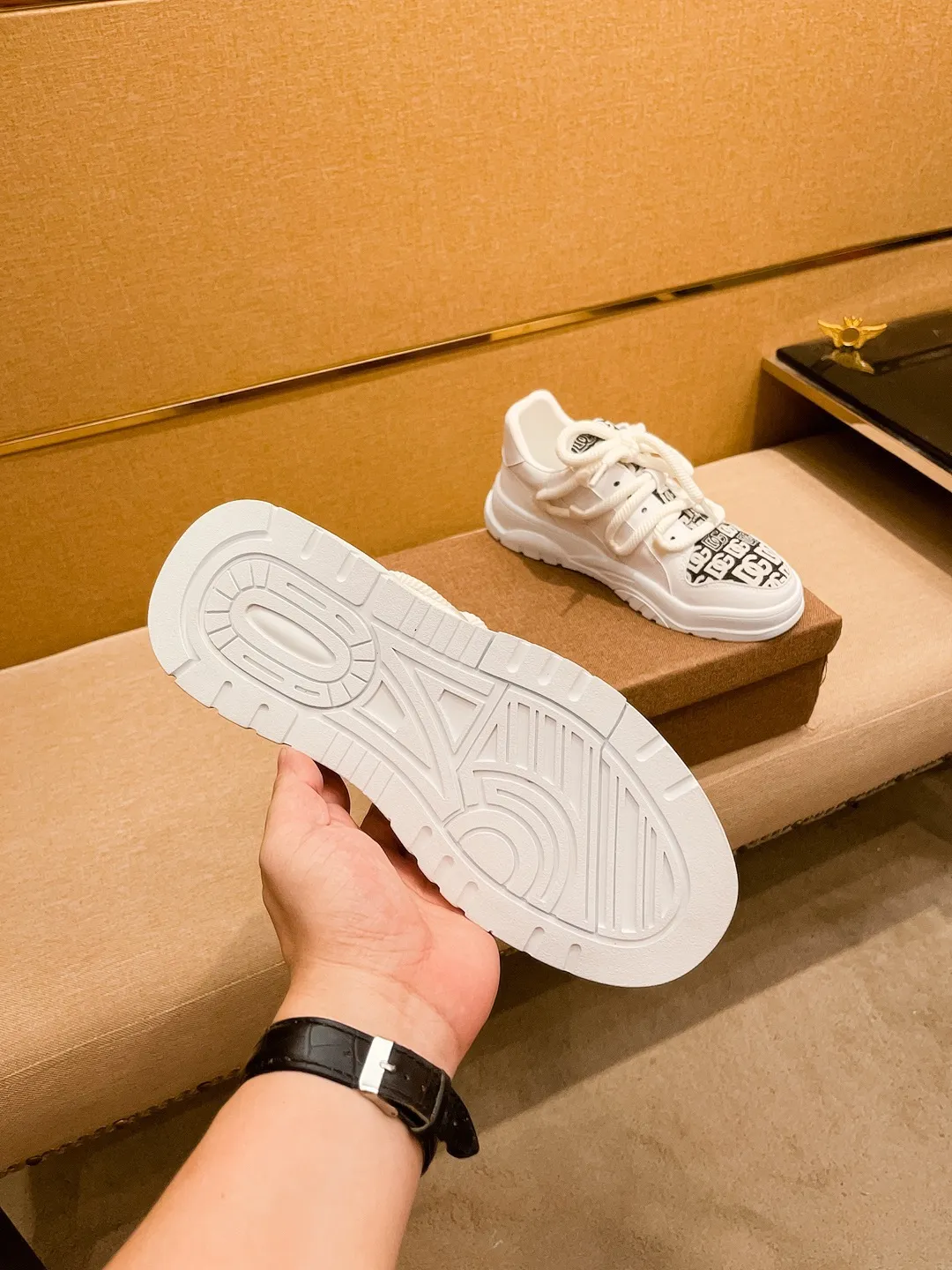 Men's shoes💰 400💰【DG】🔥High-end brand of men's shoes official website 1:1 latest masterpiece: the upper is made of Italian imported first-layer cowhide with a comfortable and breathable lining➕original non-slip and wear-resistant outsole🔥, making walking more convenient and comfortable! An exclusive new model, a stunning work, a beautiful 1:1 replica [color] compared to the official quality! Create a fashionable personality to set off your uniqueness! A must-have for trendy men! Classic🔥Size: 38-44 Color: 🔥 2⃣️ colors available🔥